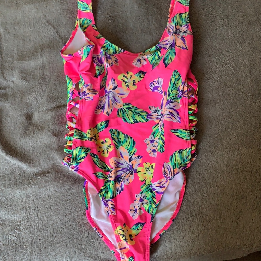 1 piece swimsuit